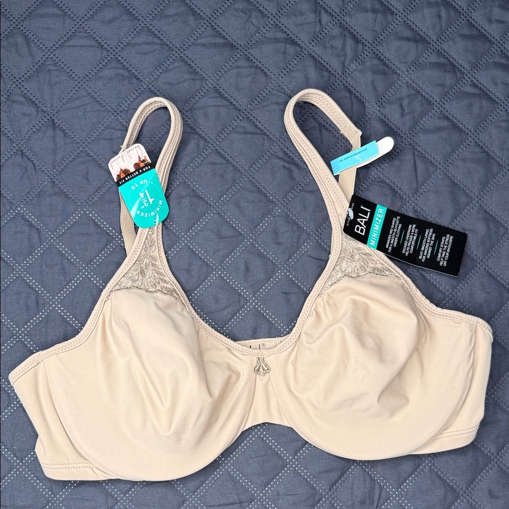 Bali Minimizer Silky-Smooth Linning Underwire Bra